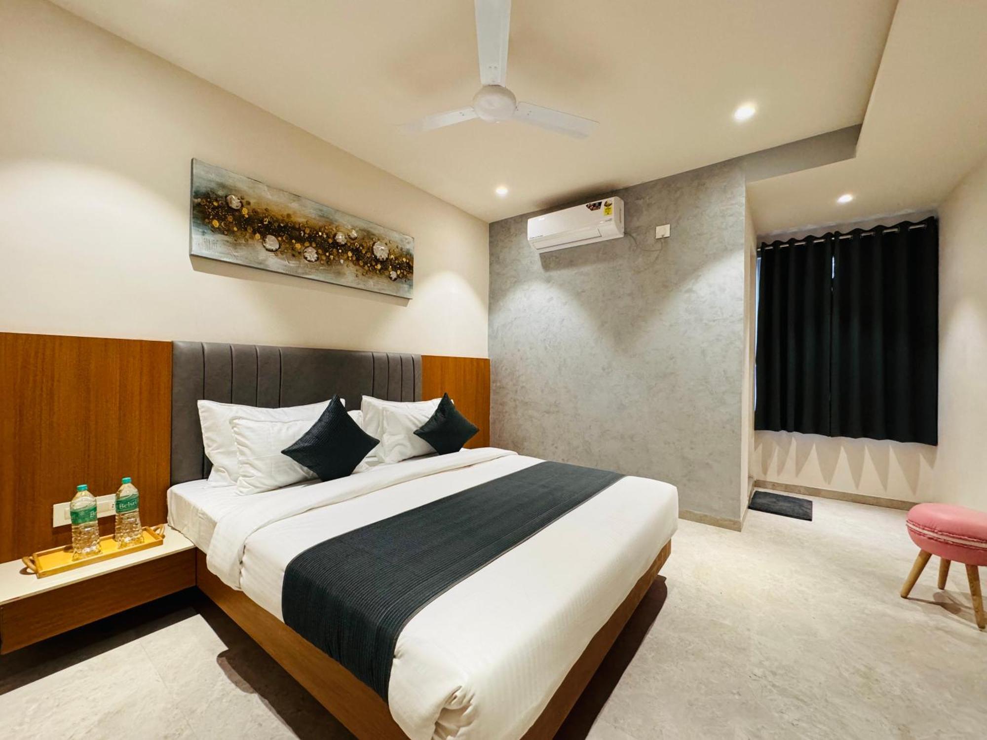 Hotel Rudhav Palace Ujjain Dış mekan fotoğraf